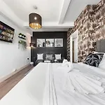 Central London Luxury, Relaxing Apartment! 2 Mins From Paddington Station!