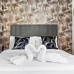 Central London Luxury, Relaxing Apartment! 2 Mins From Paddington Station!