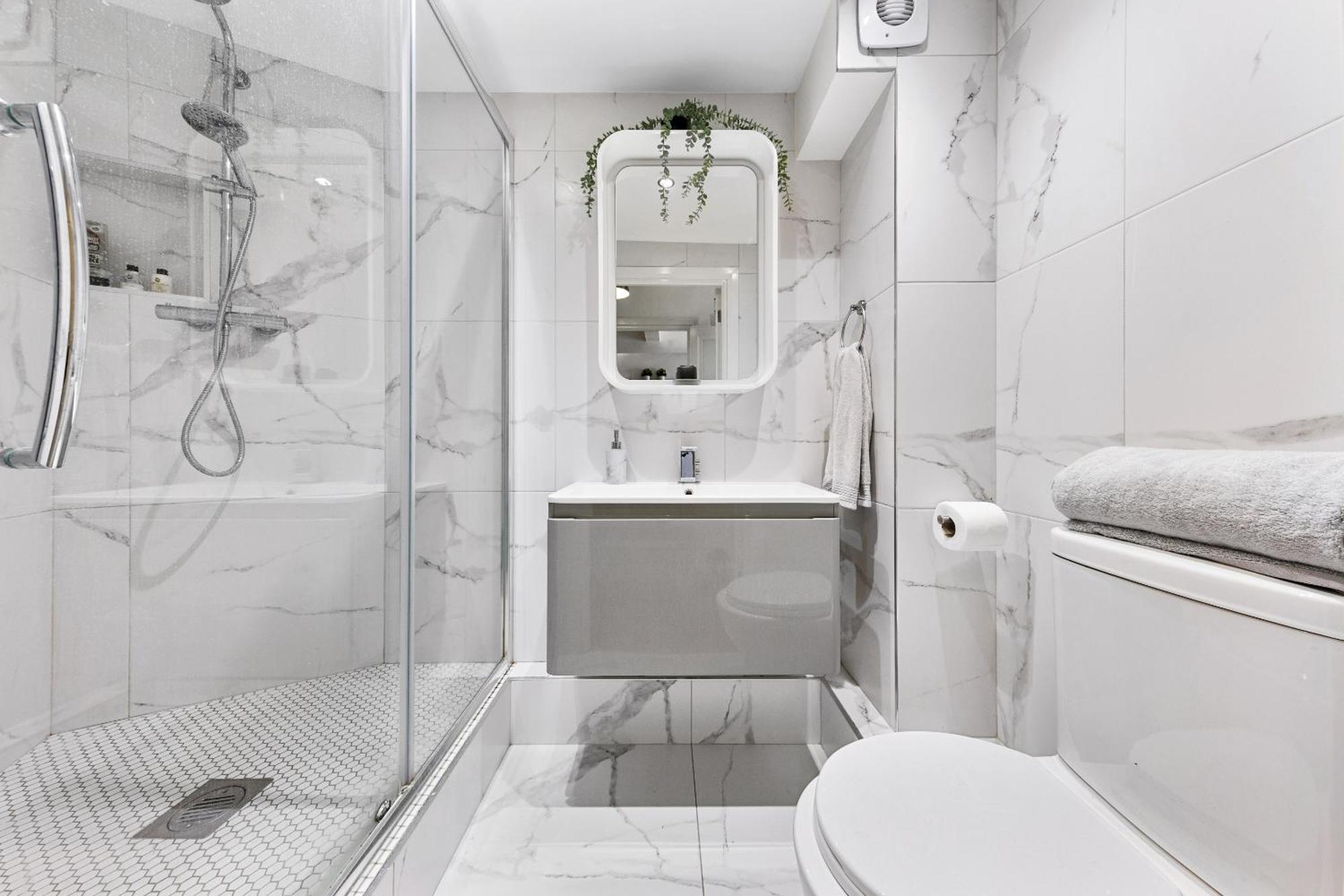 Luxury, Relaxing Apartment! 2 Mins From Paddington Station! London