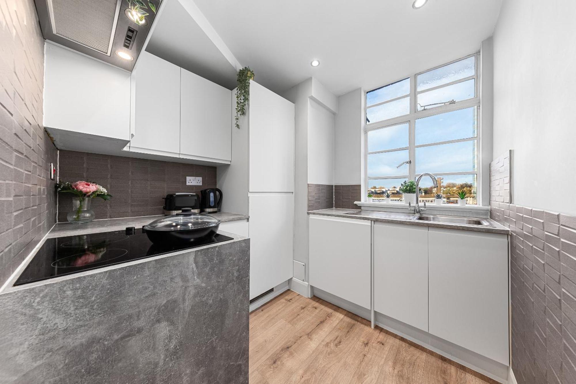 Luxury, Relaxing Apartment! 2 Mins From Paddington Station! London