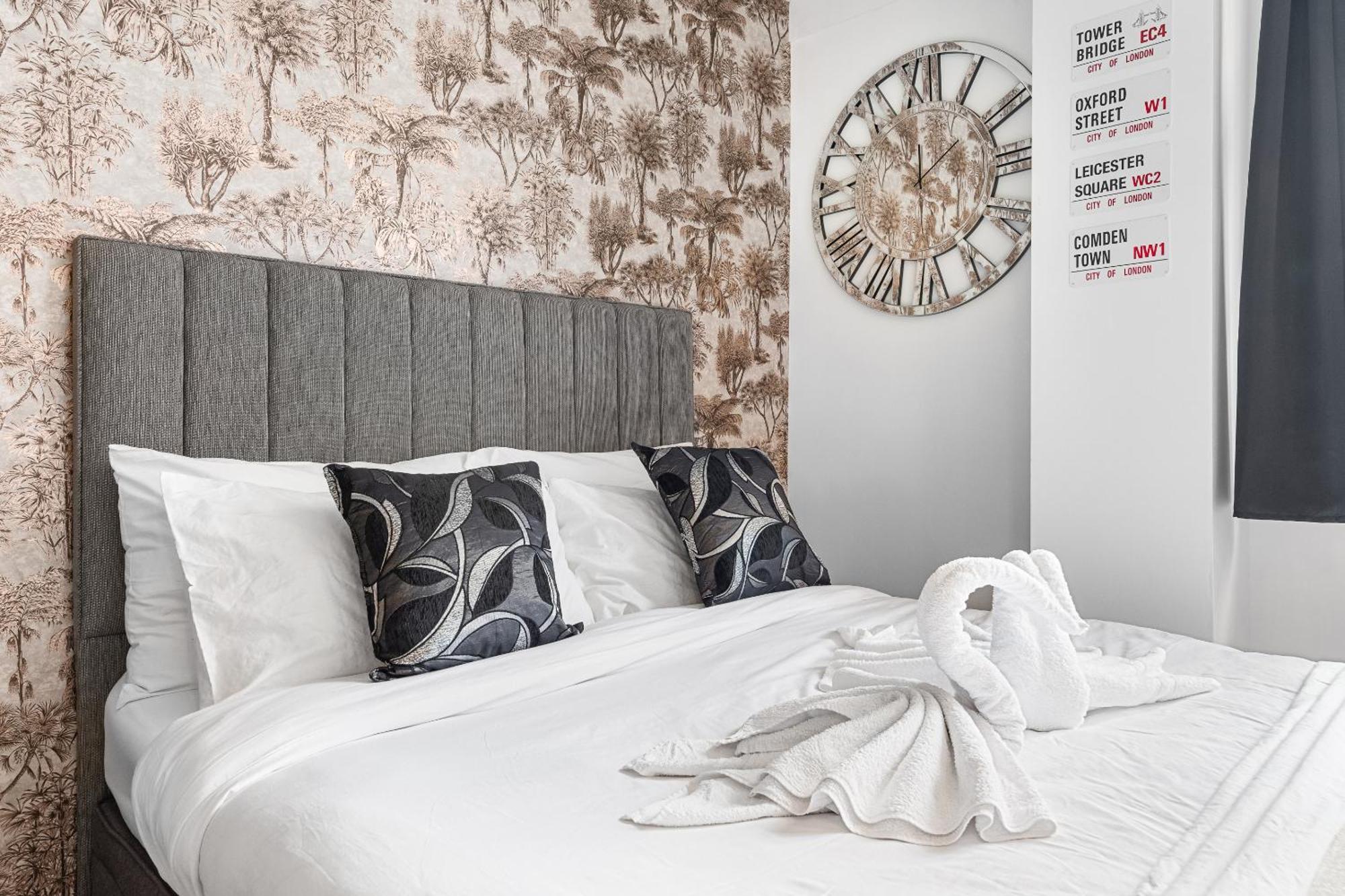 Luxury, Relaxing Apartment! 2 Mins From Paddington Station! *